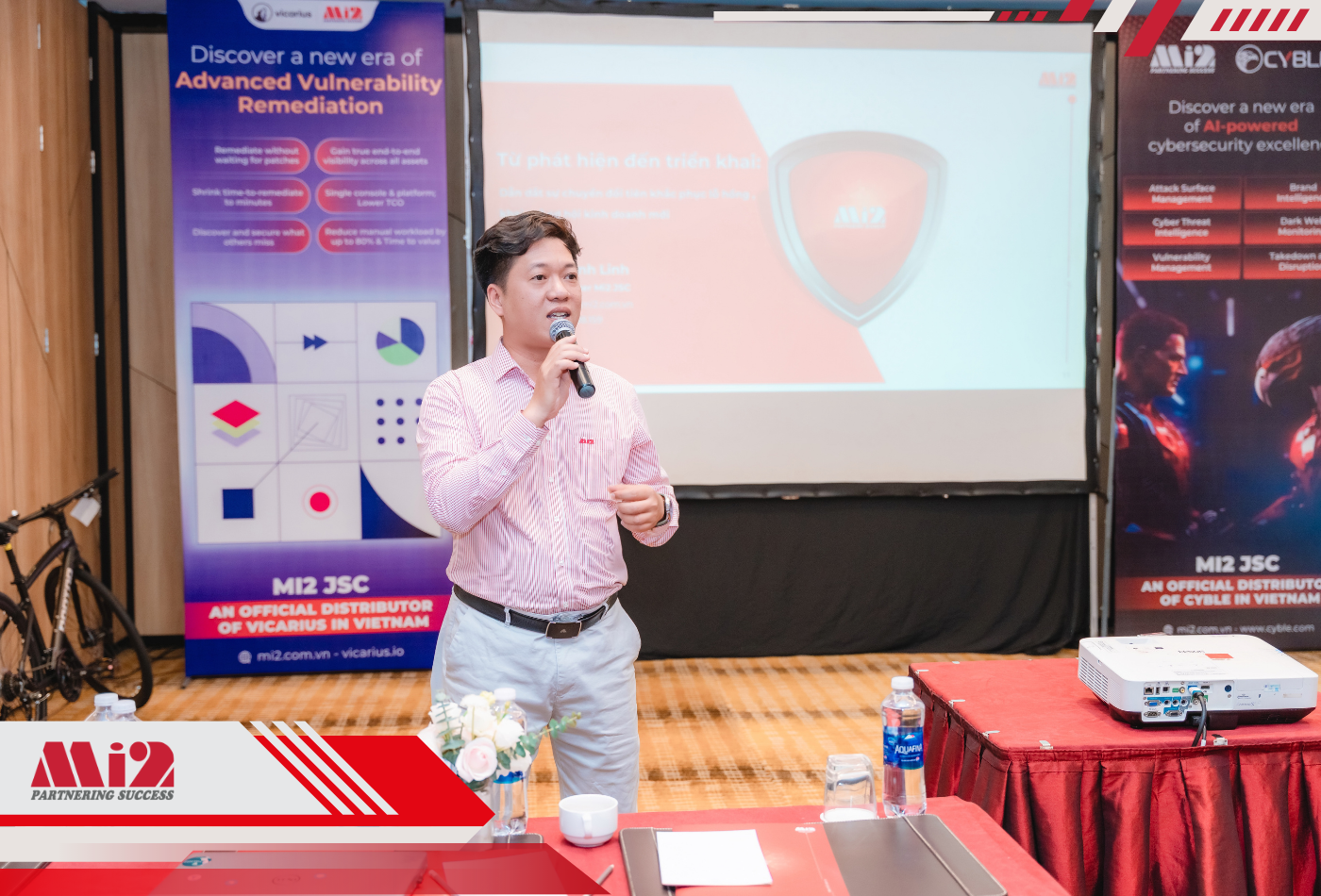 Ông Trương Mạnh Linh giải đáp các thắc mắc từ khách mời tại sự kiện Launching Week Hà Nội