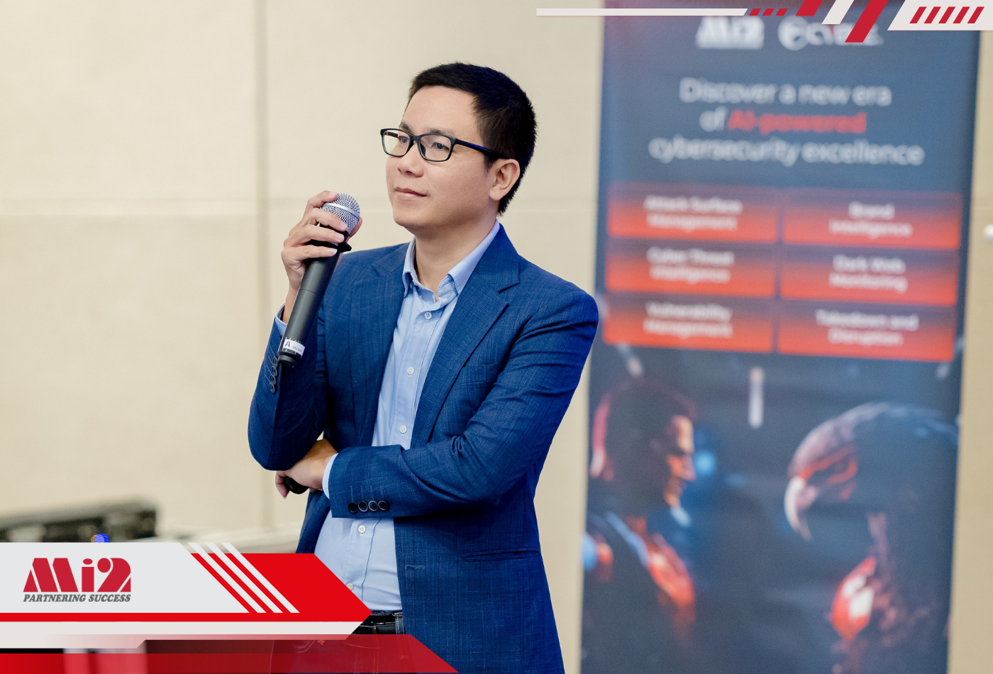 Diễn giả Thư Hồ trong phiên trình bày tại Launching Week Hồ Chí Minh