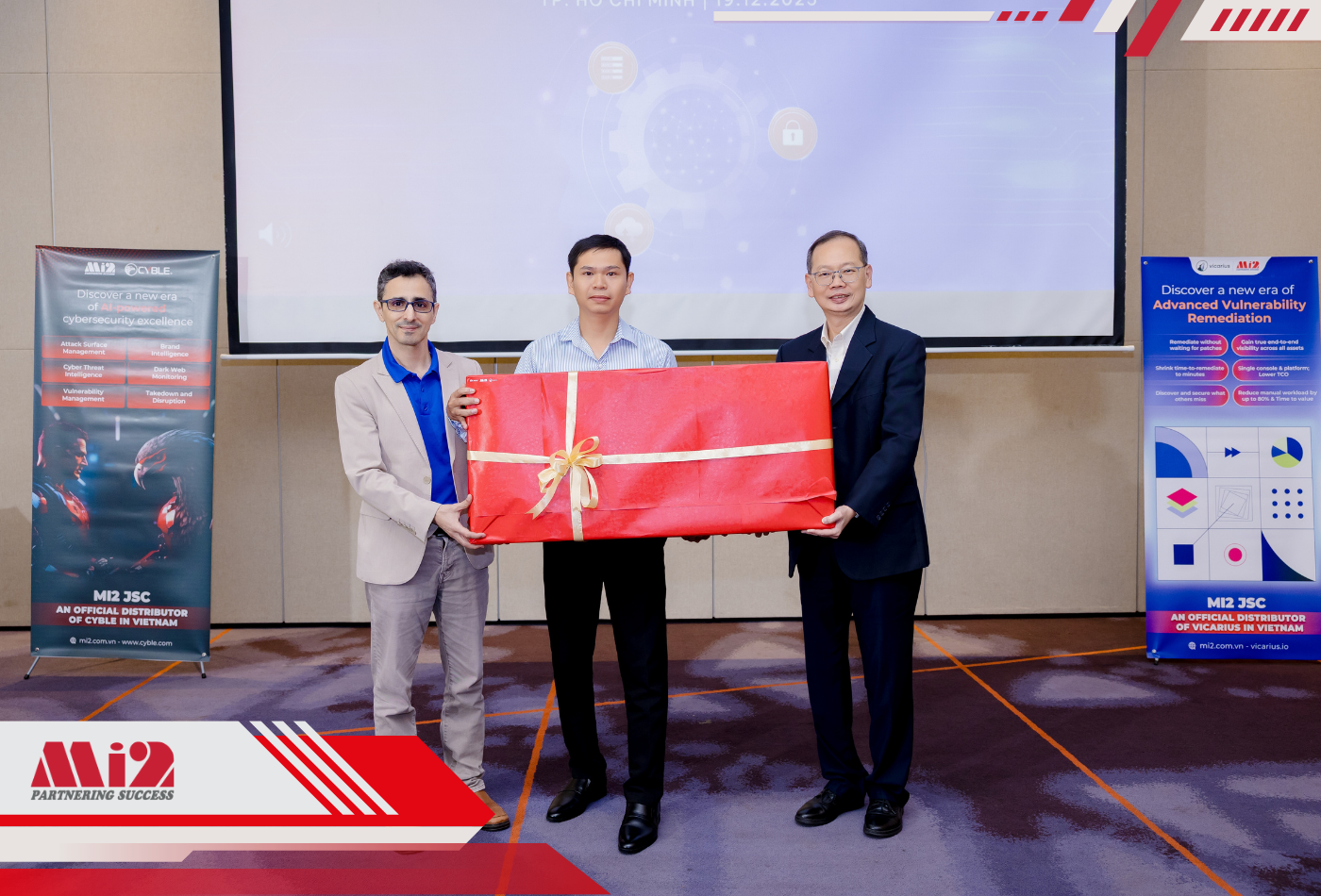 Đối tác may mắn nhận được phần quà từ Ban tổ chức tại Hồ Chí Minh