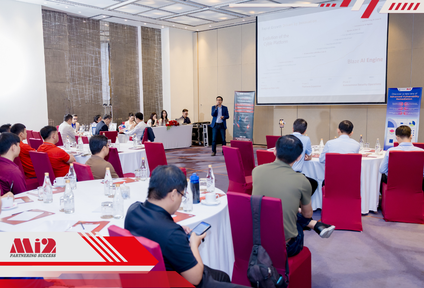 Quý Đối tác lắng nghe phần trình bày của ông Thư Hồ về giải pháp Cyble