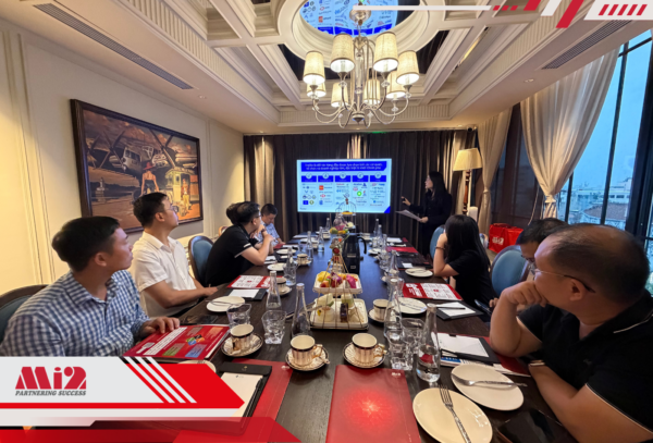 Bà Sylvia Ng - Giám đốc Kinh doanh khu vực ASEAN, Trellix giới thiệu giải pháp an ninh mạng.
